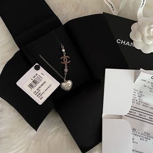 Chanel heart shape pearl pendant necklace （NWT）
